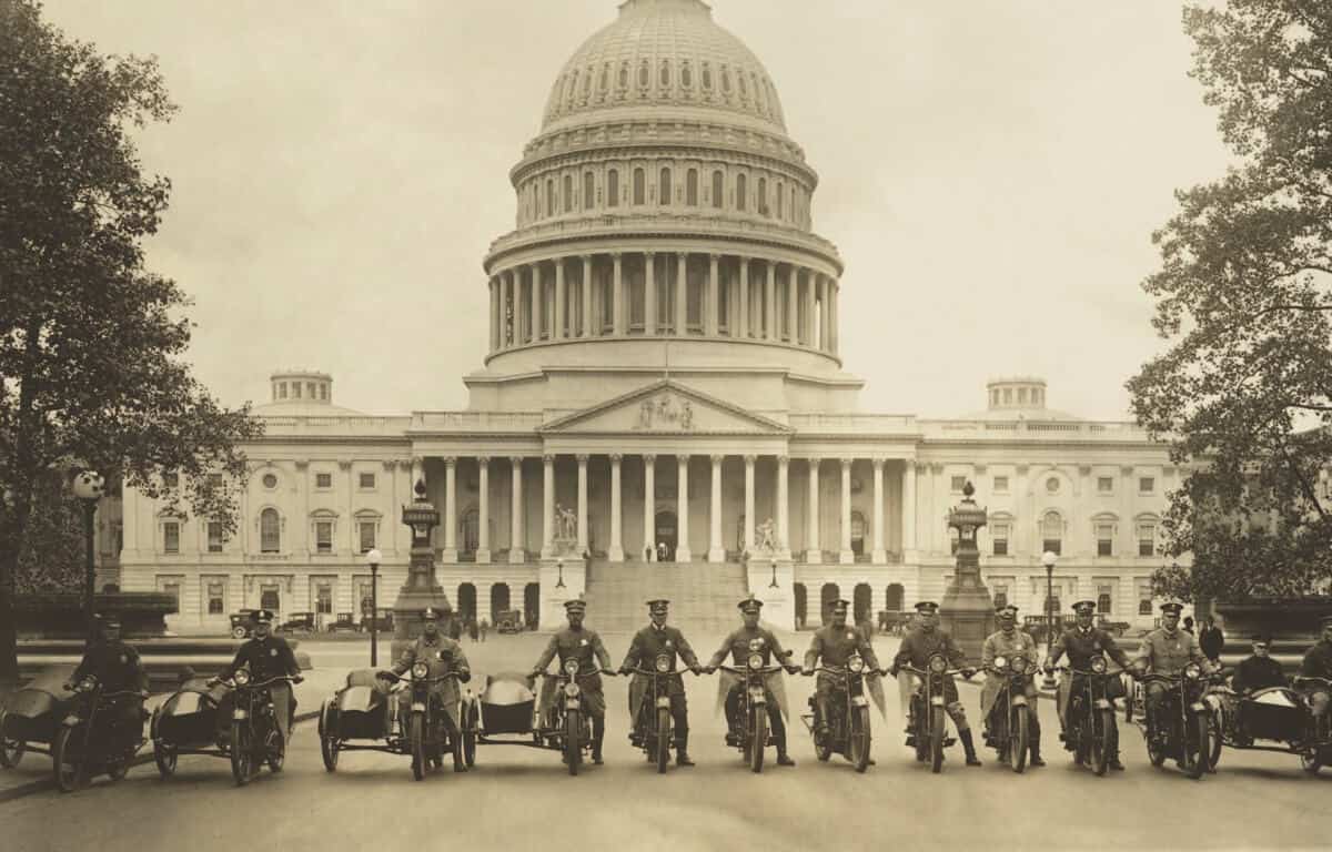 Policemen in front of the U.S. Capitol building in 1922